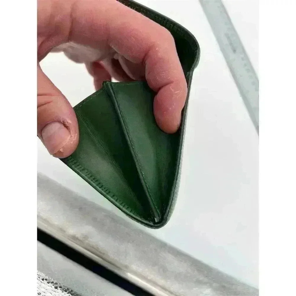 Louis Vuitton Epi Leather Unisex Wallet Green Credit Card Holder - Picture 9 of 9